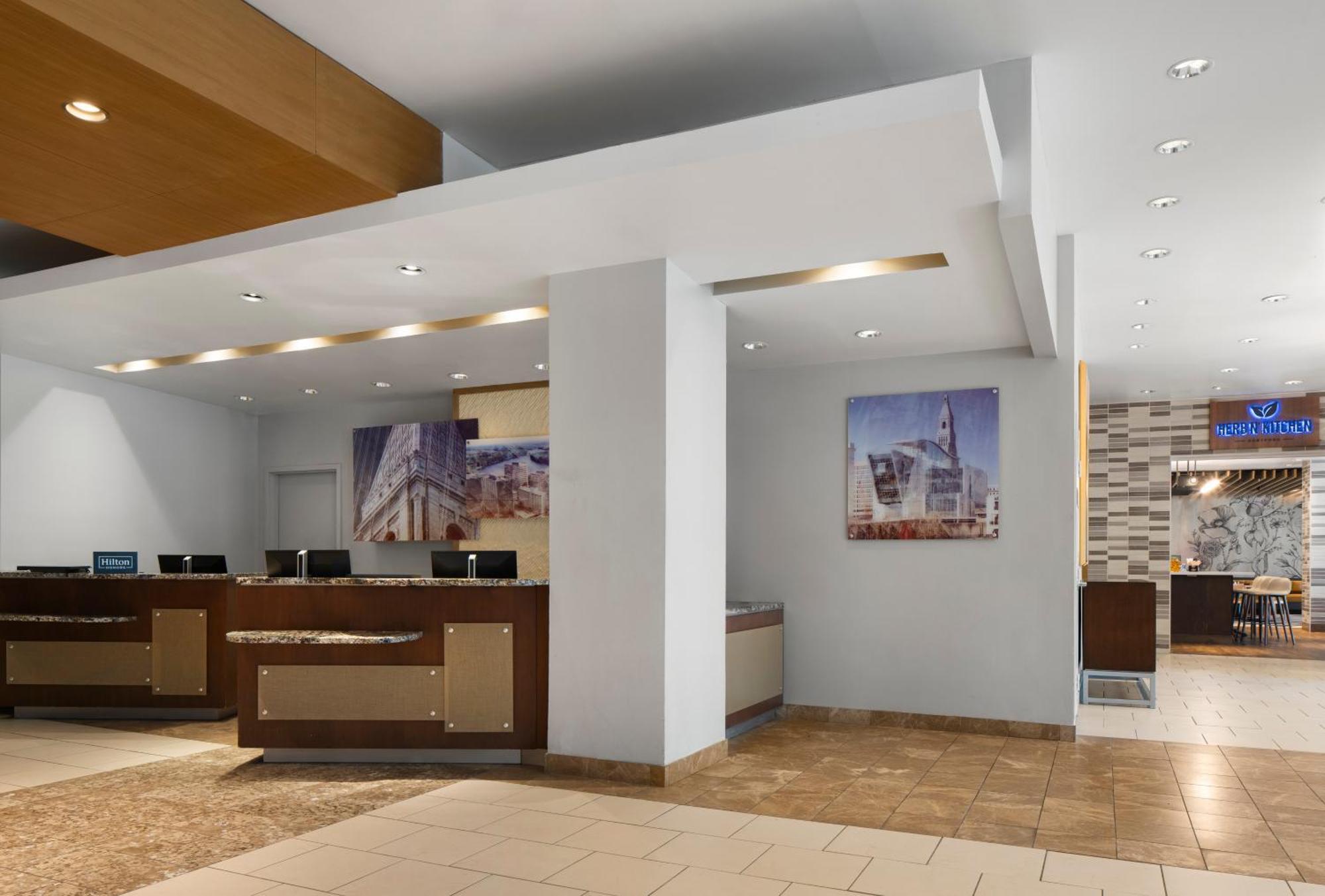 Doubletree By Hilton Hartford Downtown Exterior foto