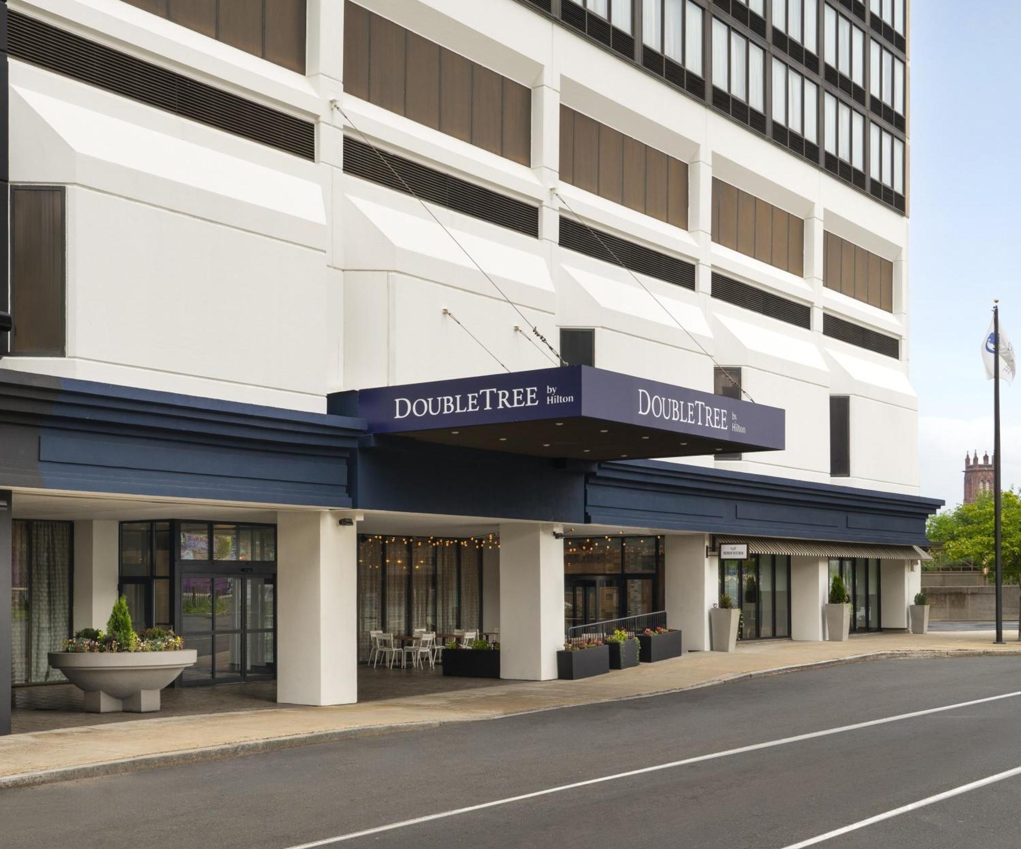 Doubletree By Hilton Hartford Downtown Exterior foto